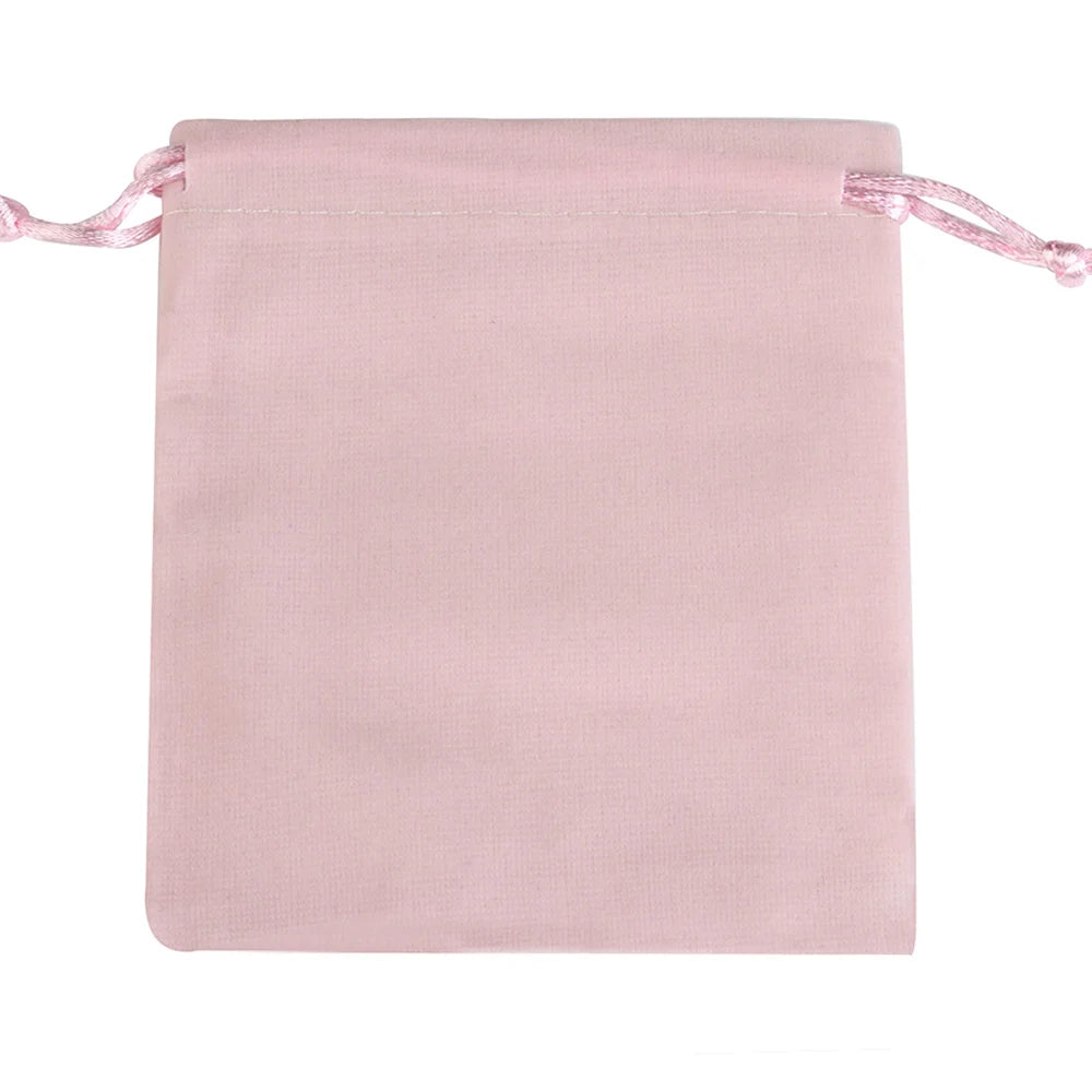 Bolsa de regalo de terciopelo rosa suave con cordones rosas.