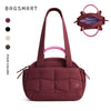 Bolso acolchado de color granate con correa rosa y bolsa de cordón a juego rosa.