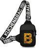 Schwarze Leinwandtasche mit gelbem Initial und schwarzem Riemen