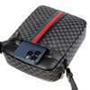 Bolso cruz de cuadros negros con rayas rojas y verdes y un smartphone adjunto.