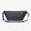 Petit sac imperméable gris foncé présenté à plat sur fond blanc.