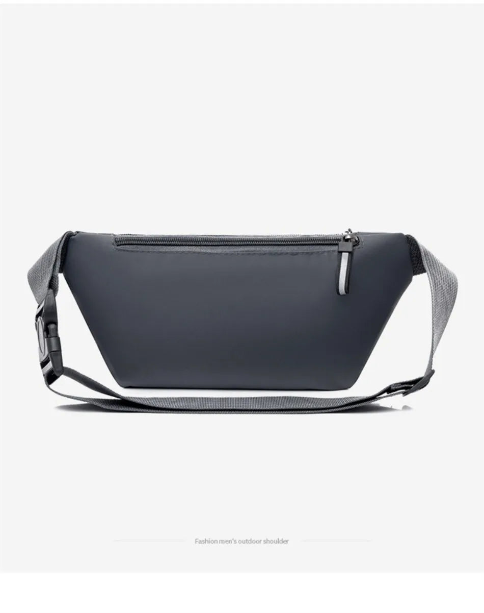 Petit sac imperméable gris foncé présenté à plat sur fond blanc.