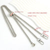 Cartera de metal plateado con cadena y correa de cuentas de 23mm y longitud inferior a 120cm.