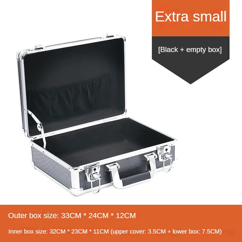 Boîte à outils portable en aluminium ouverte avec intérieur noir et quincaillerie de verrouillage argentée.
