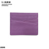 Porte-cartes en cuir véritable violet avec gravure diagonale.