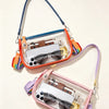 Sac à l'épaule en PVC transparent avec des accents colorés et une pochette pour lunettes et smartphone.