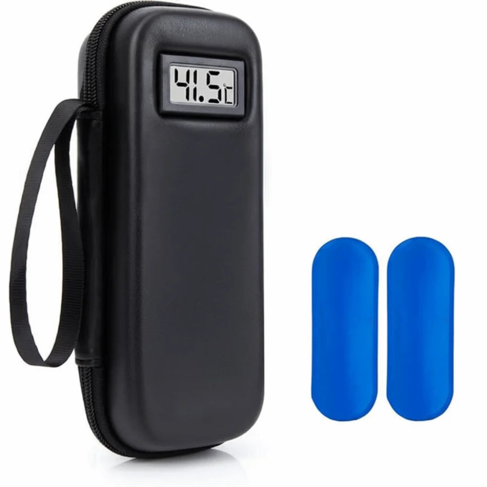 Estuche portátil para insulina negro con monitor de temperatura digital que muestra 41.5°C y dos plumas de insulina azules.