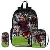 Schwarzer Rucksack mit einem Fußballspieler im Cartoon-Stil auf der Vorderseite.
