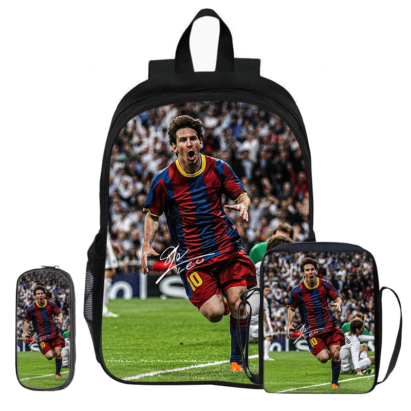 Schwarzer Rucksack mit einem Fußballspieler im Cartoon-Stil auf der Vorderseite.