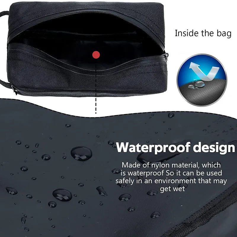 Sac organisateur de toilette en nylon noir, imperméable, avec gros plan sur la texture du matériau.