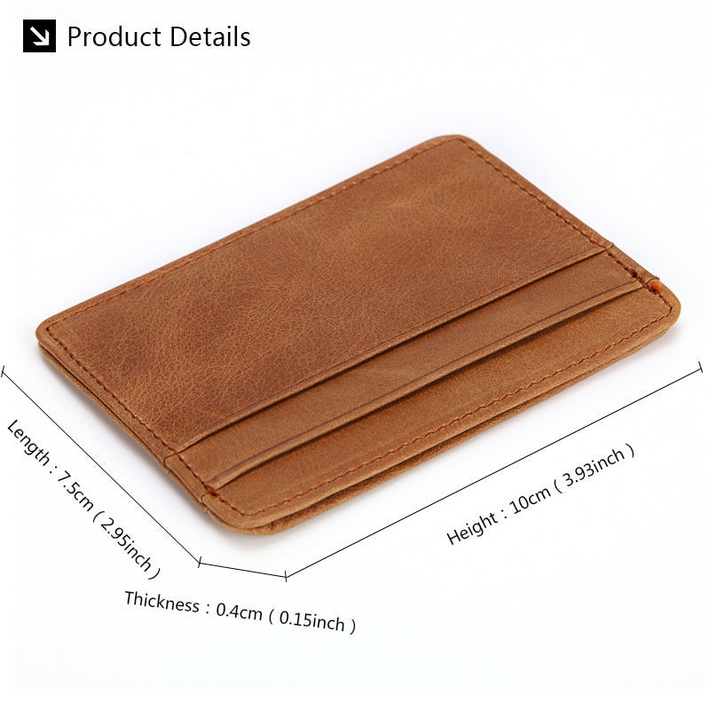 Braunes echtes Kuhfell-Kartenträger-Wallet von oben, mit Anzeige seiner Abmessungen.