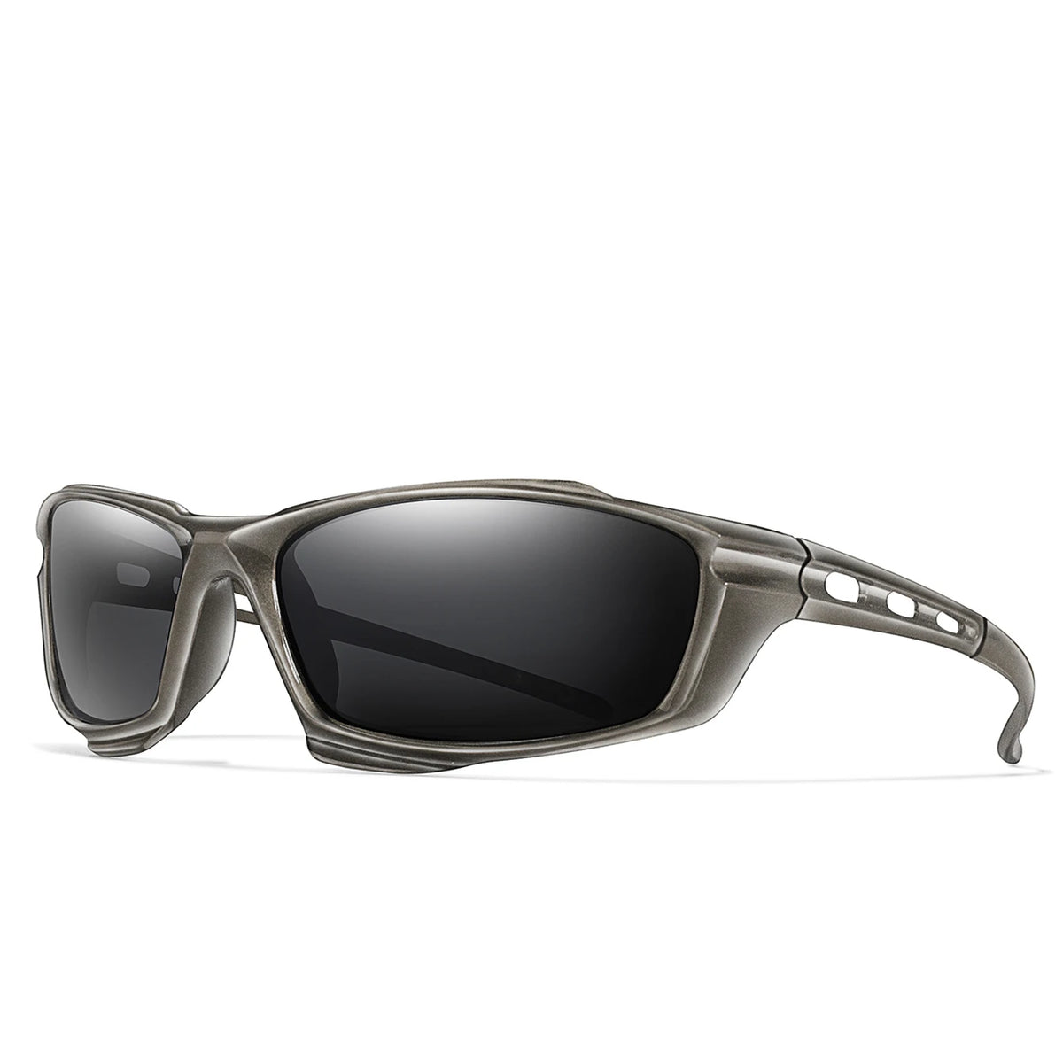 Un par de gafas deportivas polarizadas marrones con acabado mate mostradas contra un fondo blanco.