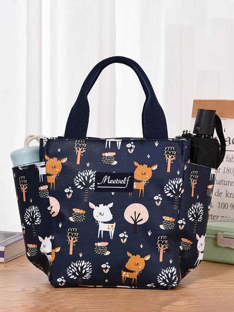 Bolsa bento de tela azul oscuro con diseño de animales y árboles