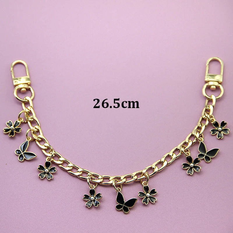 Goldkette mit schwarzen Schmetterlings- und Blumendeasen, 26,5 cm lang.