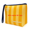 Bolsa cosmética a rayas amarillas con correa azul marino y texto que dice 'The place to be' con el logo original de SB.