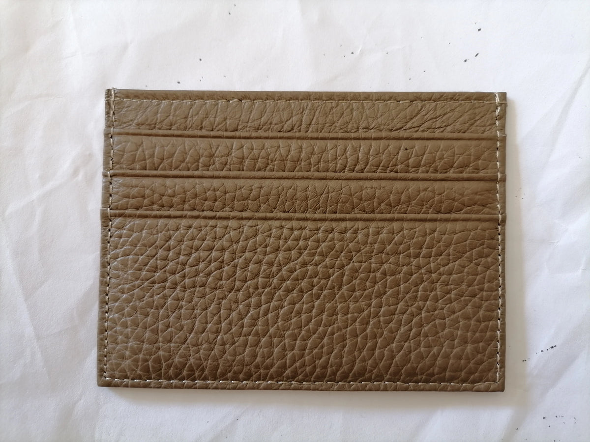 Braunes echtes Kuhleder-ID-Card-Halter-Wallet mit horizontalen Stähnlinien.