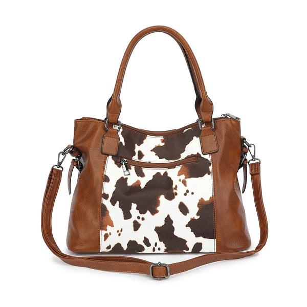 Bolso tote de cuero marrón con estampado clásico de vaca en blanco y negro.