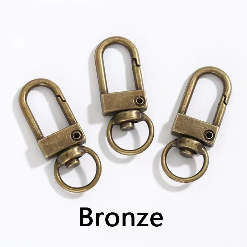 Drei antike bronzene Metall-Scharnierhaken für Taschen und Gürtel
