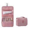 Pinkes tragbares Reise-Toilettenorganizer-Bag mit Aufhängeverschluss, zeigt Innenteile und Außentasche.
