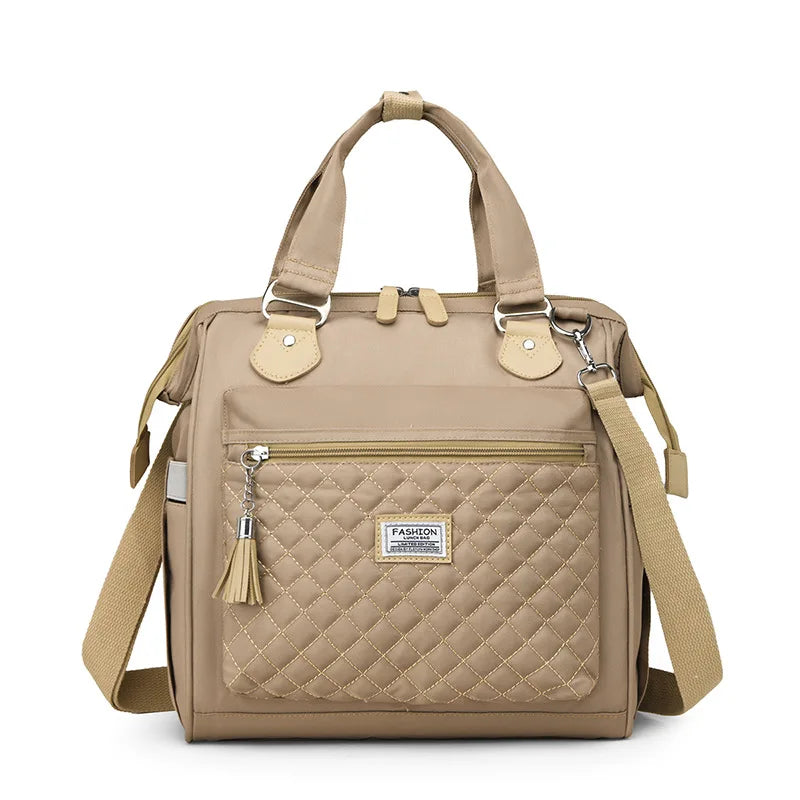 Sac de lunch isotherme beige avec motif matelassé et sangles en cuir.