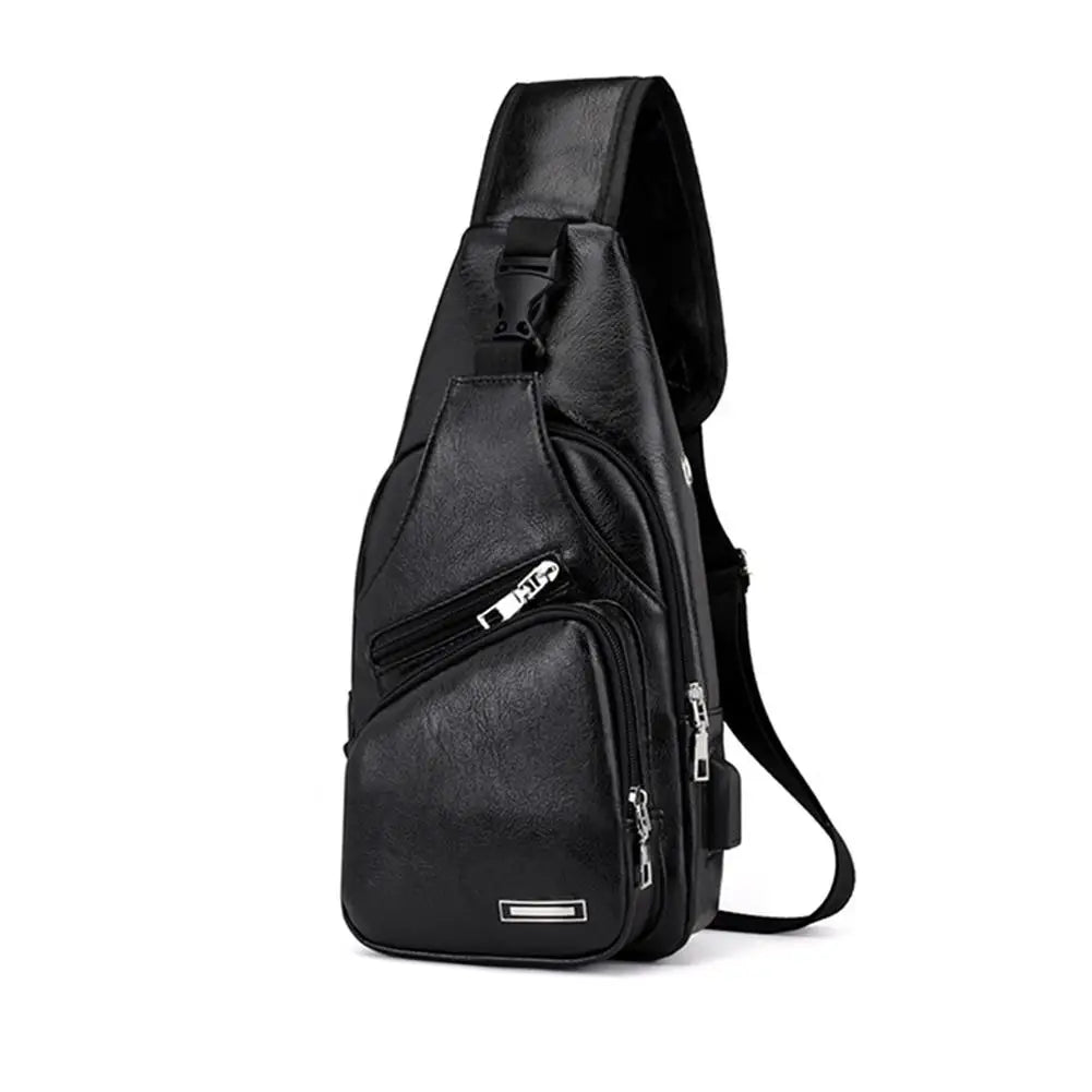 Schwarze Herren-Leder-Crossbodytasche mit Reißverschluss, seitliche Ansicht.