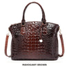 Dunkelbraune Krokodilmuster-Top-Handtasche mit Quastegurt.