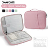 Bolsa de tableta rosa con forro acolchado que muestra un teclado y accesorios.