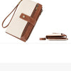 Cartera de cuero beige mostrada desde varios ángulos, destacando la correa y los detalles de herrajes.