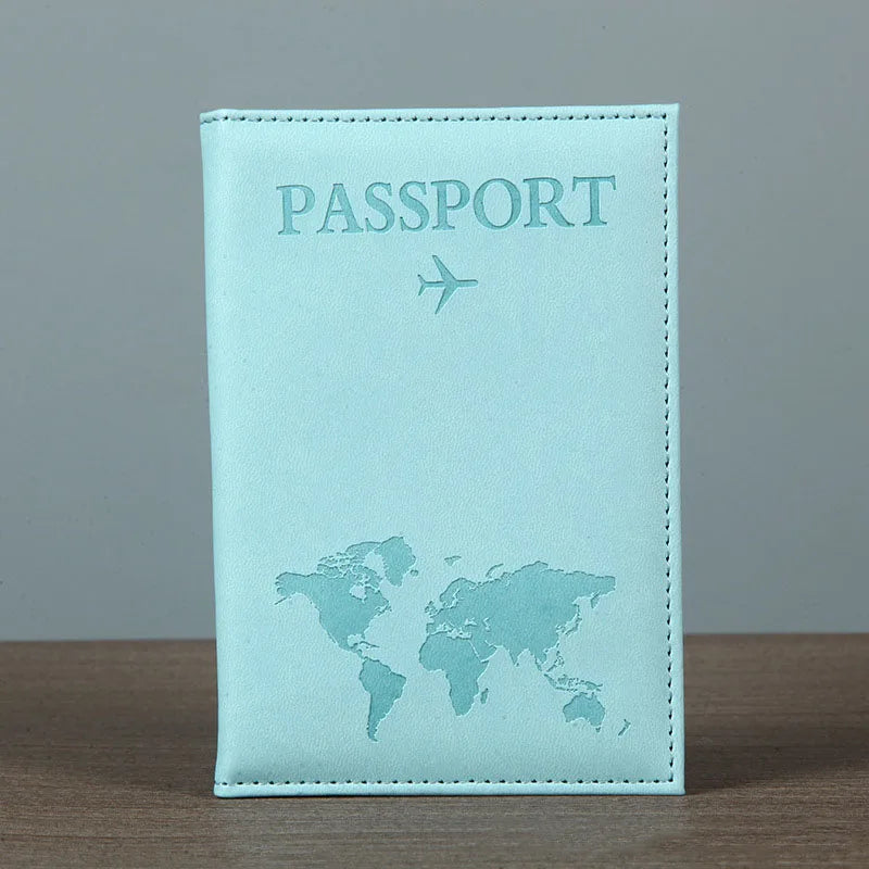 Housse de passeport en cuir PU bleu clair avec le mot PASSPORT et un graphique de carte du monde.