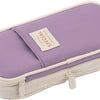 Étui à crayons violet avec doublure beige clair et une petite étiquette marquée SPÉCIAL