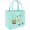 Sac de plage en caoutchouc EVA vert menthe imperméable avec petits trous et accents décoratifs.