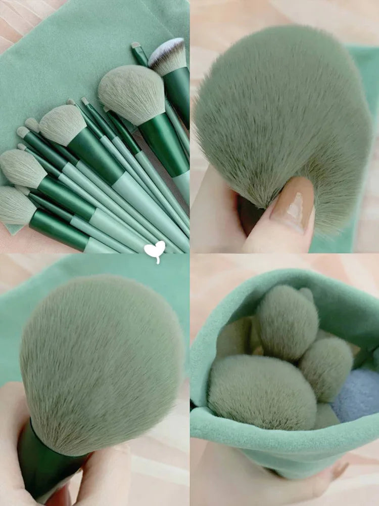 Colección de 13 brochas de maquillaje profesional en tonos verdes y grises para sombra y base.