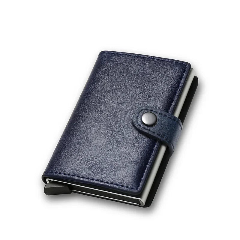 Portefeuille avec porte-cartes en fibre de carbone bleu foncé, vu de côté.