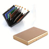 Schwarzes Metal-RFID-Kreditkarten-Wallet mit mehreren Karten und einer goldfarbenen Metallkartentasche.