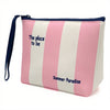 Bolsa cosmética de rayas rosa y blanca con correa azul marino etiquetada 'The place to be' y Summer Paradise
