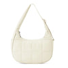 Clutch de noche con lazo acolchado de cuero color crema.