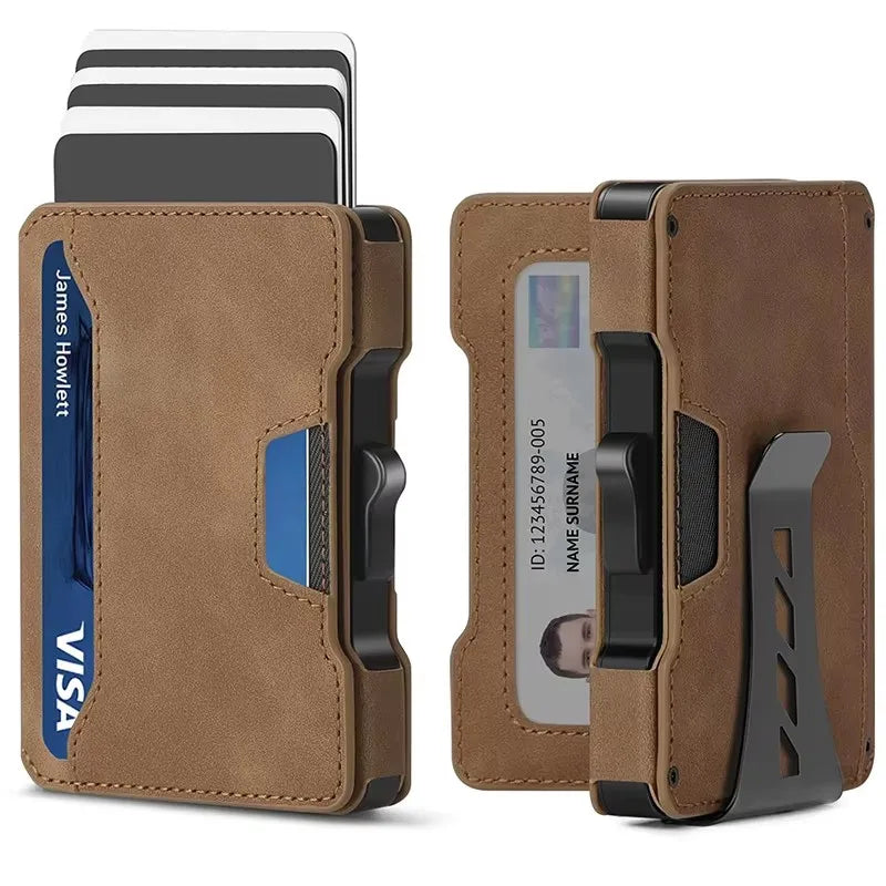 Cartera de tarjetas minimalista marrón y delgada para hombre con cubierta de cuero, mostrando varias tarjetas y una identific