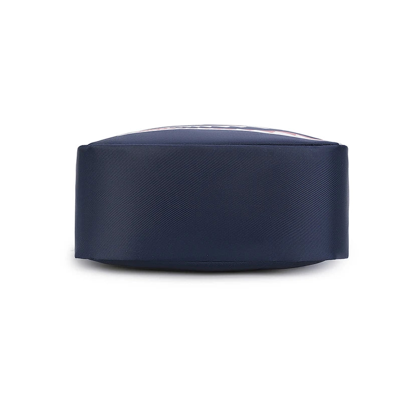 Pochette de téléphone en bandoulière bleu marine avec sangle réglable.