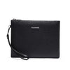 Schwarze Leder-Clutchtasche für Herren mit strukturiertem Finish.