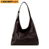 Dunkelbraune Leder-Tasche mit Schnurverschluss, frontale Ansicht.