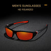 Un par de gafas de sol polarizadas de tono naranja descansando sobre una superficie oscura.