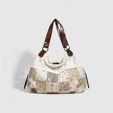 Bolso de hombro de patchwork floral beige y rosa con correas de cuero marrón.