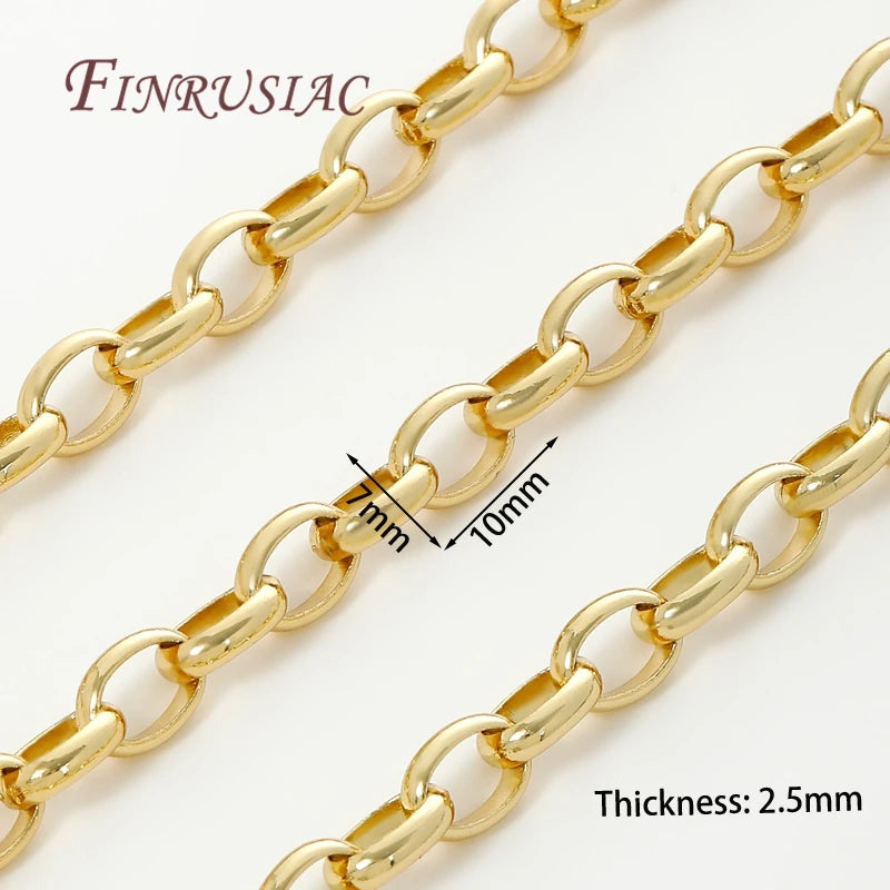A close-up of a gold-colored chain necklace with a 2.5mm thickness and a 10mm length for crafting.