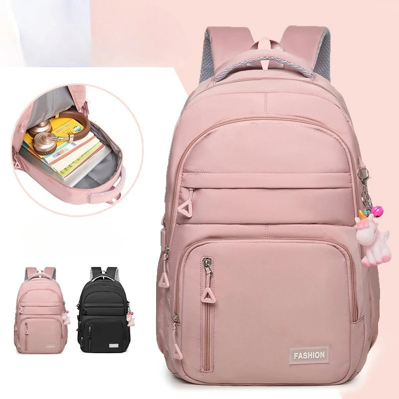 Mochila ligera rosa para universidad y deportes con funda para laptop y charms de animales lindos.