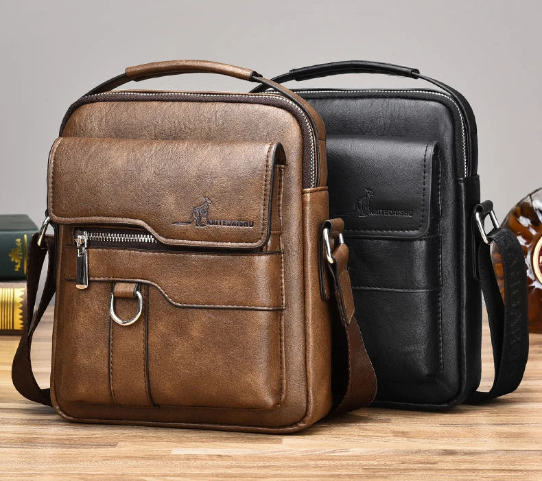 Una bolsa de bandolera vintage de cuero marrón y una bolsa de cuero negro exhibidas sobre una superficie de madera.
