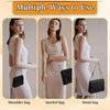 Drei Models zeigen verschiedene Verwendungsmöglichkeiten eines verstellbaren Metall-Crossbody-Gurtes an einem hellrosa Kleid.