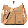 Tan wasserdichte Nylon-Crossbodytasche mit verstellbaren Riemen und Reißverschlusstaschen.