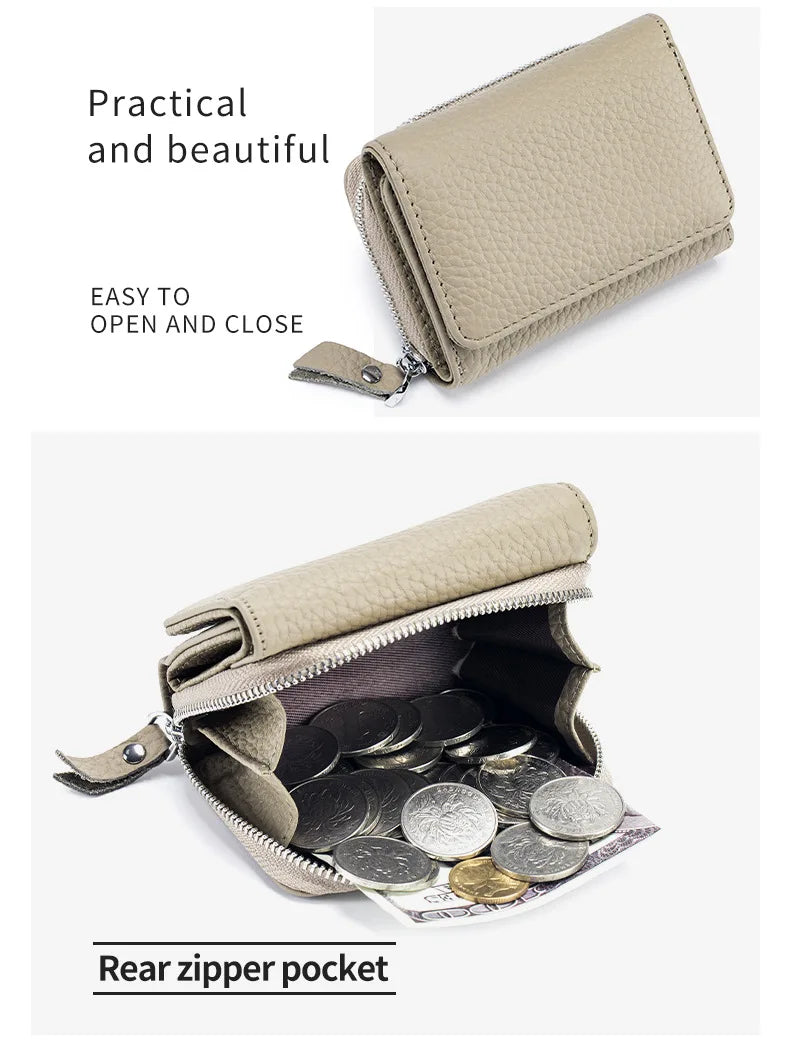 Cartera de cuero genuino color beige con cierre, abierta mostrando un bolsillo trasero lleno de monedas.