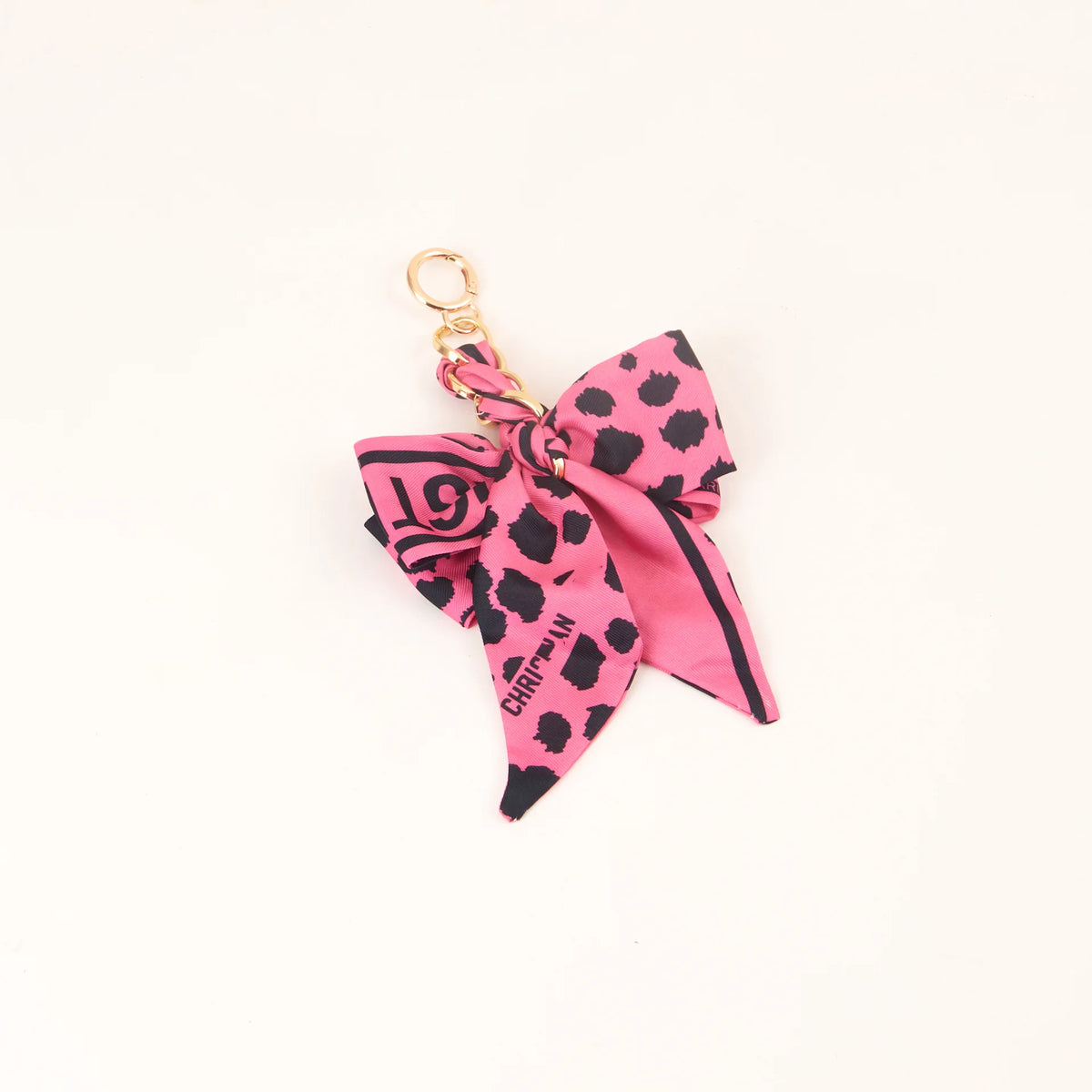 Llavero con lazo de cinta de seda rosa y estampado de leopardo negro