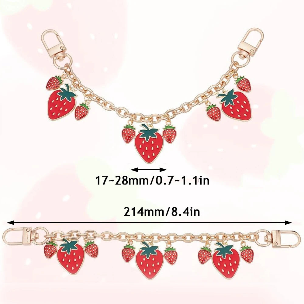 Collar de cadena de oro con charms de fresa y colgantes de corazón